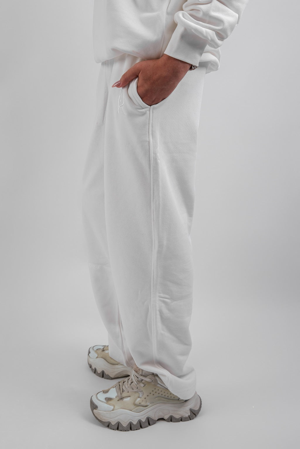 Droopy Pants-White